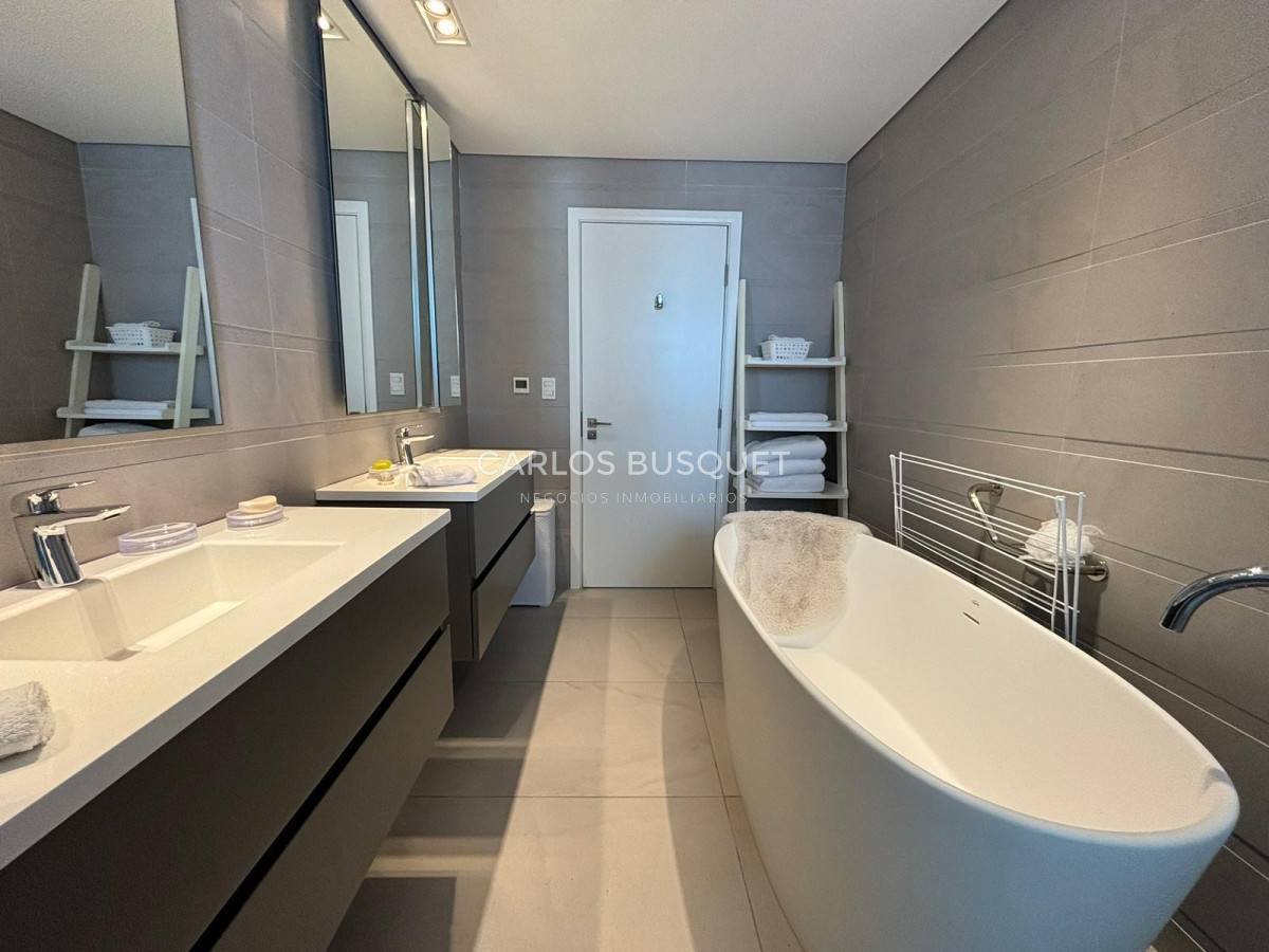 Apartamento ID.436 - Apartamento en alquiler temporal de 3 dormitorios, en Playa Brava 
