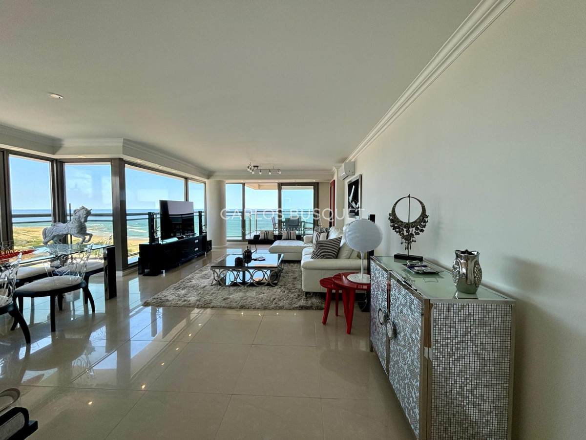 Apartamento ID.815 - Apartamento en venta de 4 dormitorios en exclusiva torre en playa brava! 