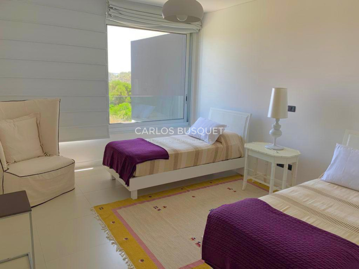 Apartamento ID.896 - Espectacular semipiso en venta en playa brava