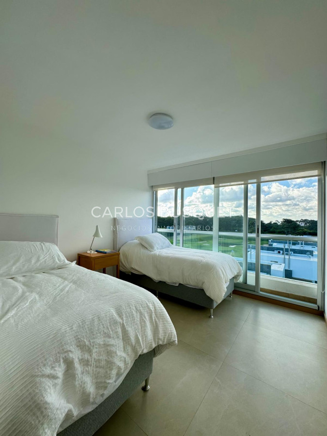 Apartamento ID.697 - Apartamento en alquiler temporal de 2 dormitorios, en playa brava, frente al mar
