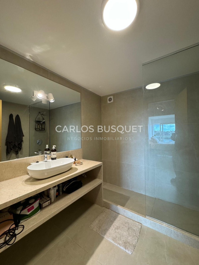 Apartamento ID.697 - Apartamento en alquiler temporal de 2 dormitorios, en playa brava, frente al mar