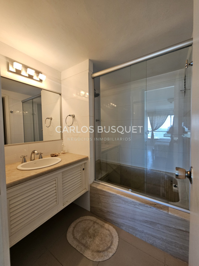 Apartamento ID.944 - Apartamento en venta de 3 dormitorios en suite, en Playa Brava