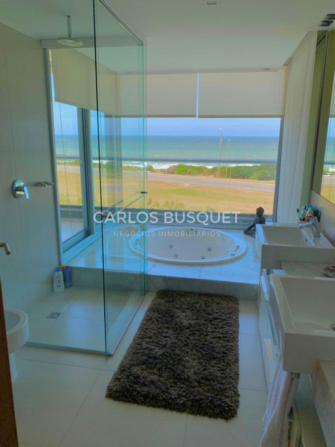 Apartamento ID.896 - Espectacular semipiso en venta en playa brava
