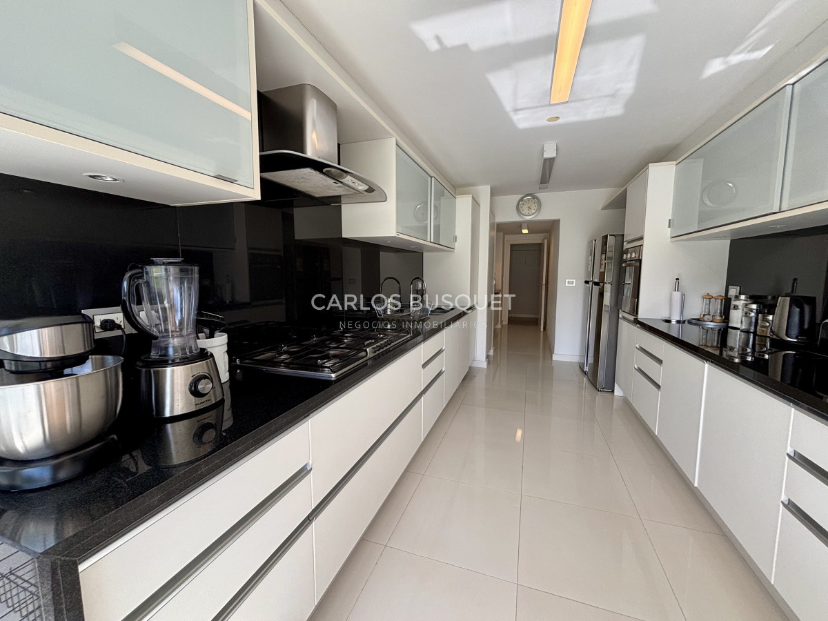 Apartamento ID.846 - Venta de apartamento 3 dormitorios en suite, en playa brava, torre Indigo