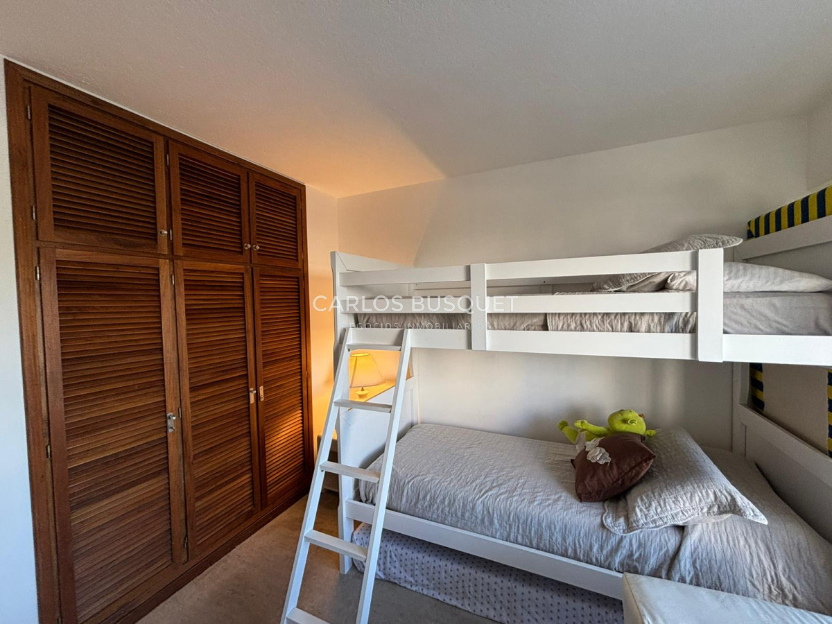 Apartamento ID.894 - Apartamento en alquiler temporal, de 3 dormitorios, en playa mansa.