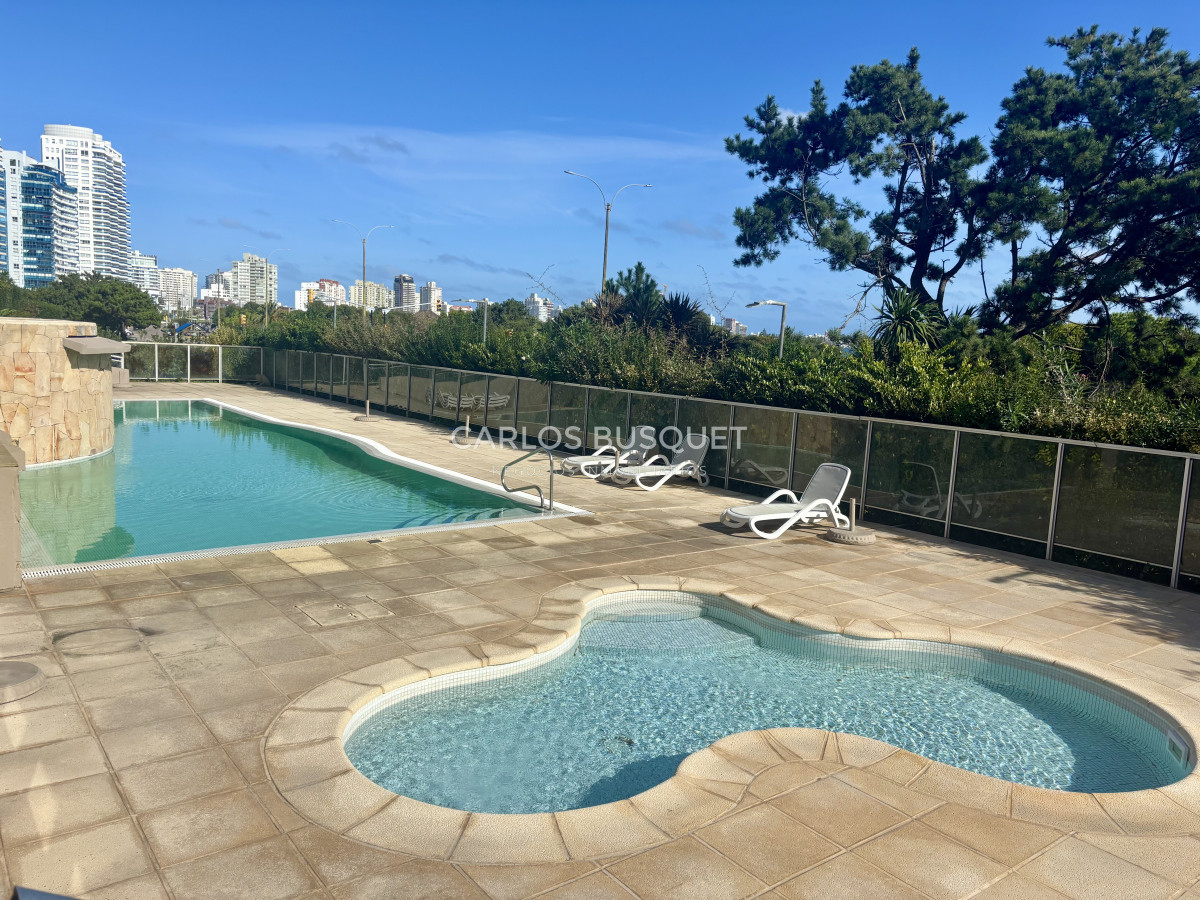 Apartamento ID.877 - Apartamento en venta de 3 dormitorios en suite, en Playa Mansa 