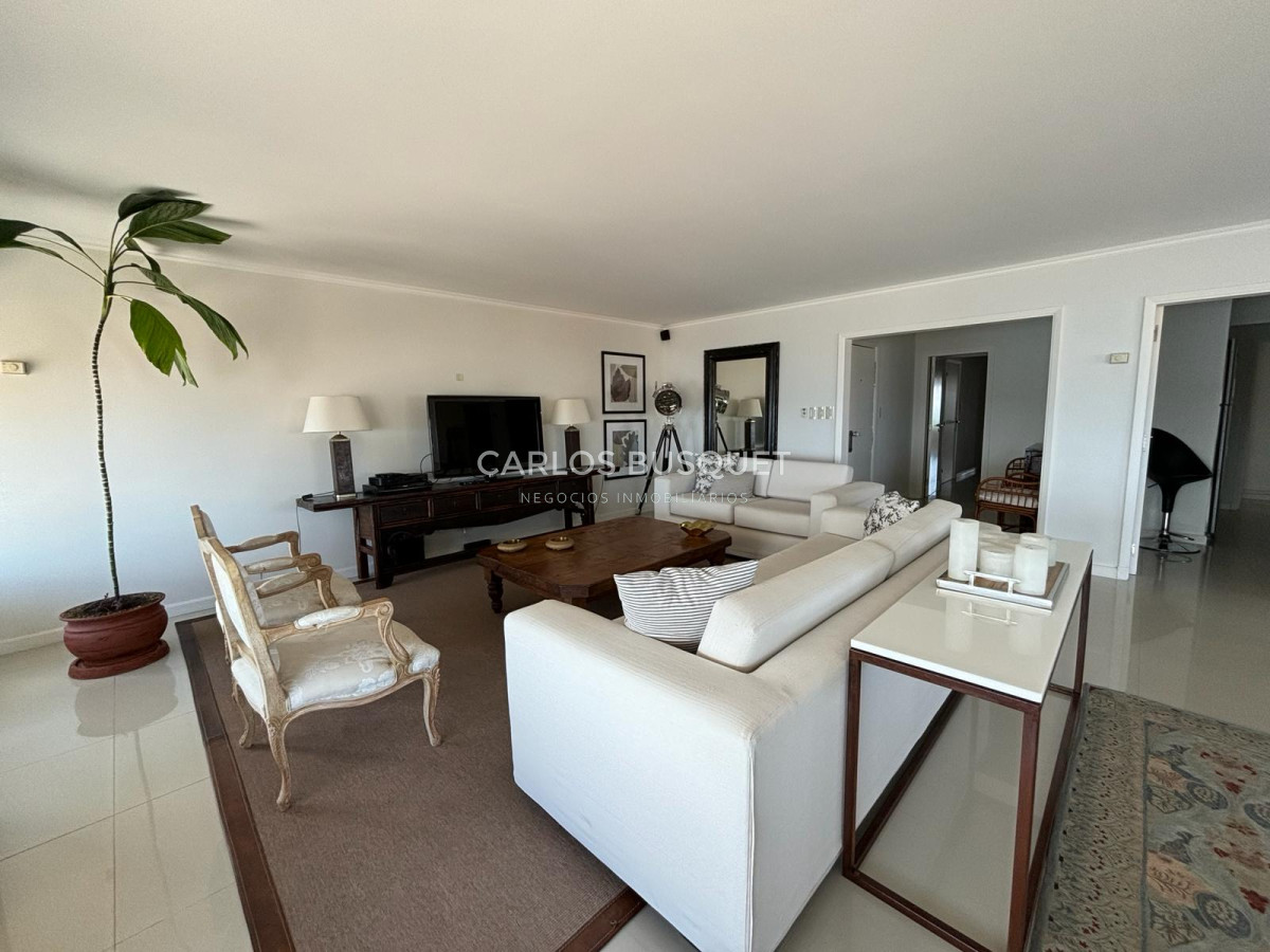 Apartamento ID.478 - Apartamento en alquiler, de 3 dormitorios en suite, en playa mansa! 
