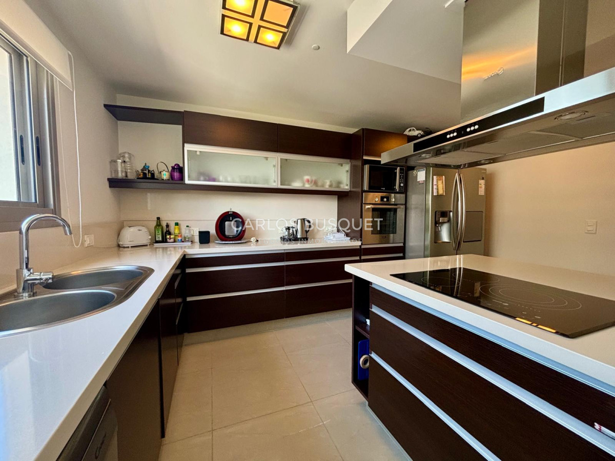 Apartamento ID.815 - Apartamento en venta de 4 dormitorios en exclusiva torre en playa brava! 