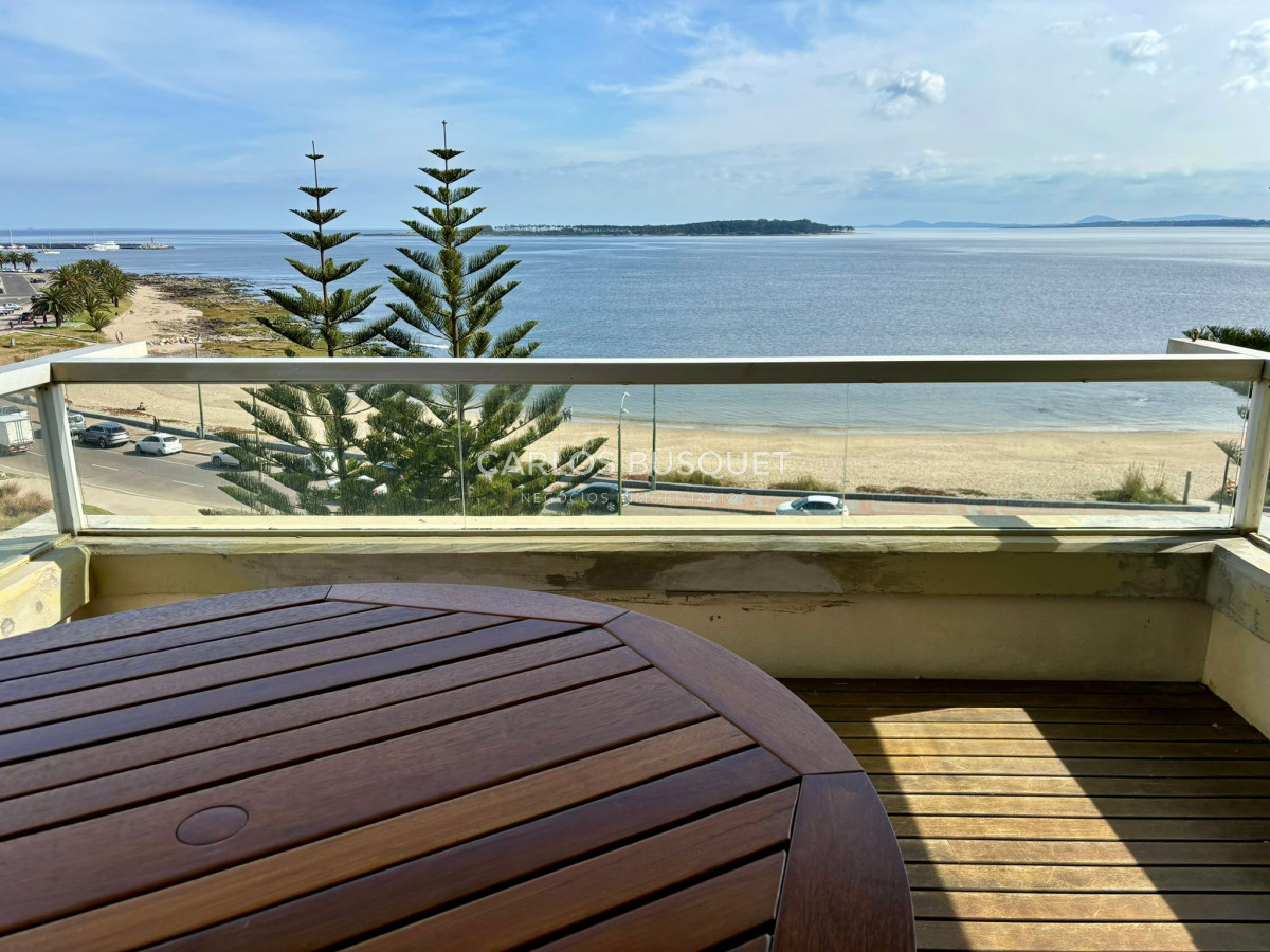 Apartamento ID.698 - Apartamento en alquiler temporal de 3 dormitorios, en playa mansa, sobre el mar.
