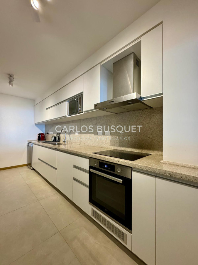 Apartamento ID.697 - Apartamento en alquiler temporal de 2 dormitorios, en playa brava, frente al mar