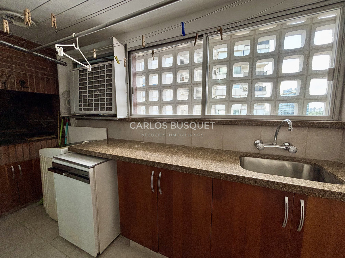 Apartamento ID.877 - Apartamento en venta de 3 dormitorios en suite, en Playa Mansa 