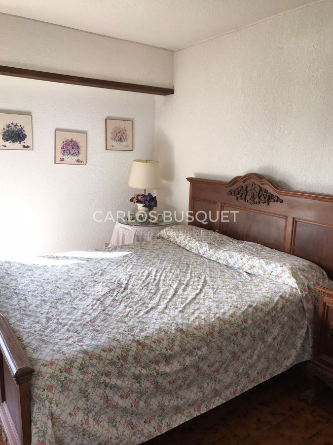 Apartamento ID.301 - En VENTA Apartamento 1era fila al mar Mansa, 4 dormitorios, parilla.