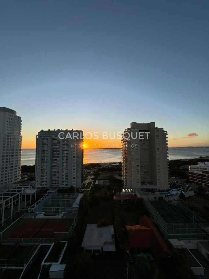 Apartamento ID.986 - Espectacular apartamento en venta en playa Mansa 3 suites