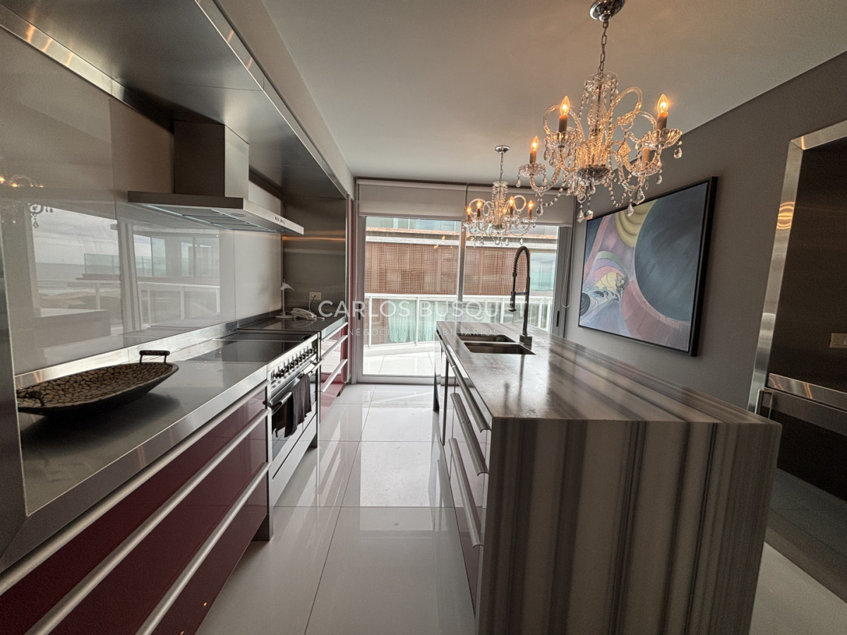 Apartamento ID.1558 - Venta apartamento de 4 dormitorios en Playa Brava, Penthouse con parrillero propio 