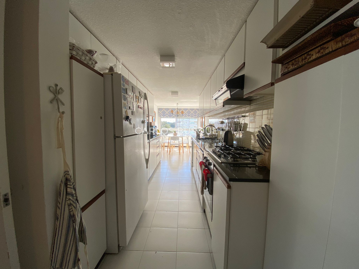 Apartamento ID.63 - Apartamento en alquiler, de 3 dormitorios, en playa brava, frente al mar! 