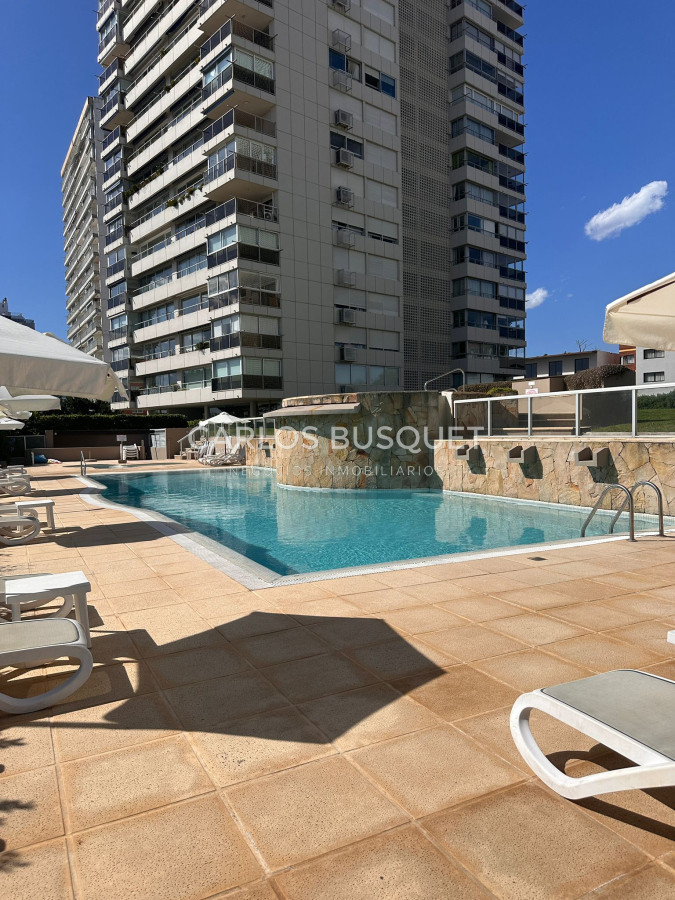 Apartamento ID.877 - Apartamento en venta de 3 dormitorios en suite, en Playa Mansa 