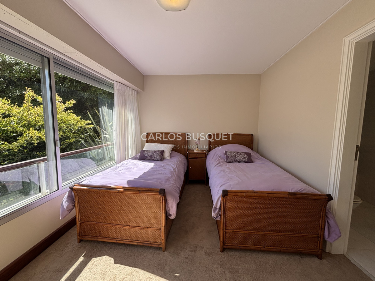 Apartamento ID.1305 - Apartamento en venta de 4 dormitorios en playa brava, frente al mar!
