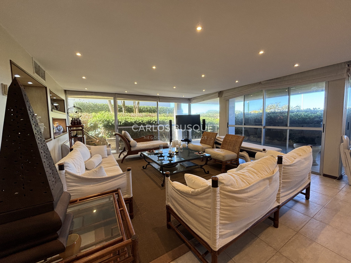 Apartamento ID.1305 - Apartamento en venta de 4 dormitorios en playa brava, frente al mar!