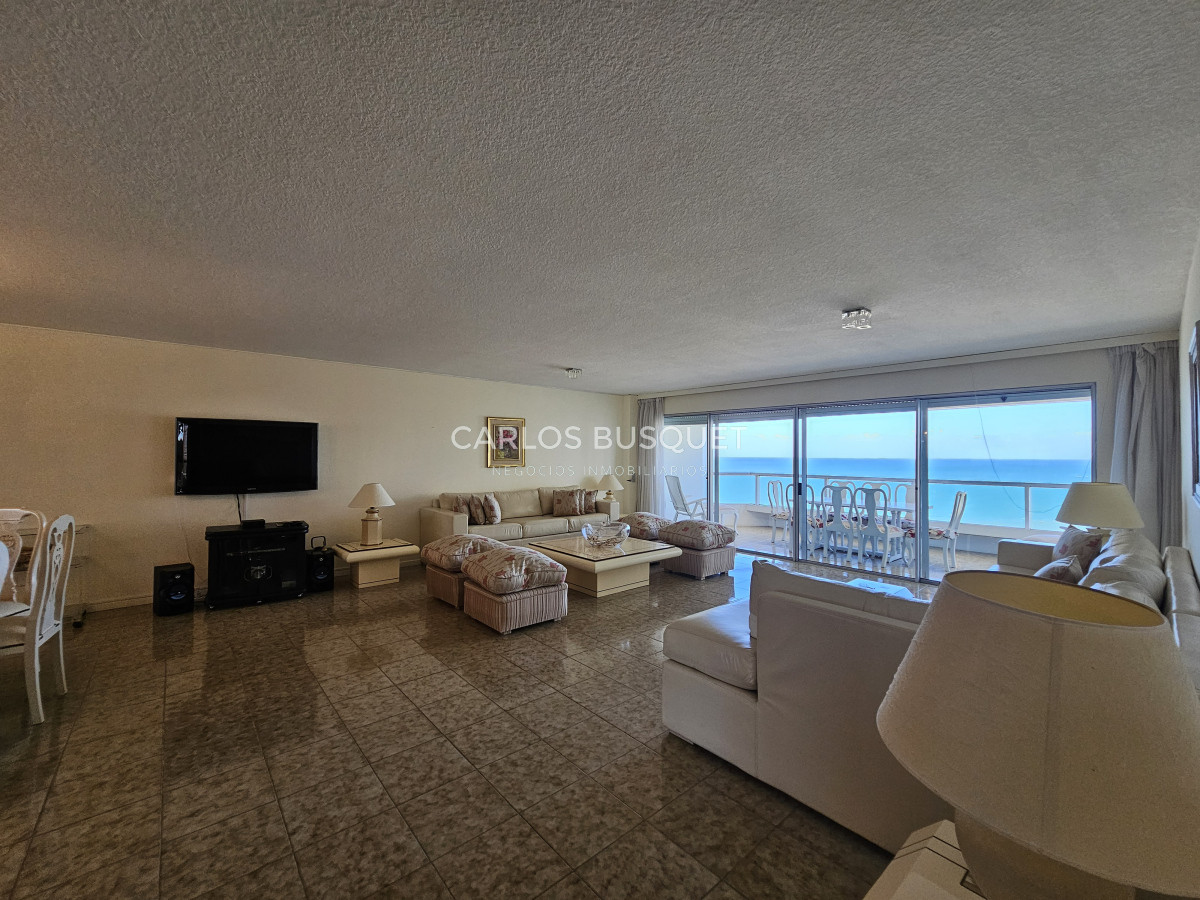 Apartamento ID.944 - Apartamento en venta de 3 dormitorios en suite, en Playa Brava
