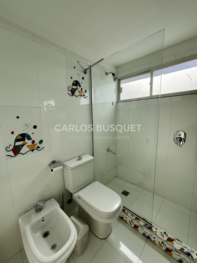 Apartamento ID.877 - Apartamento en venta de 3 dormitorios en suite, en Playa Mansa 