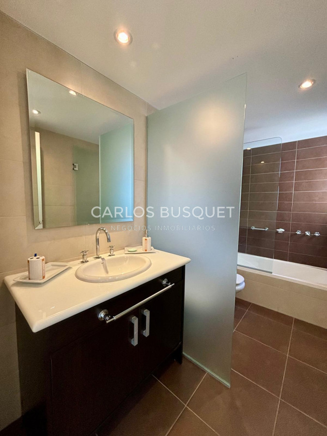 Apartamento ID.815 - Apartamento en venta de 4 dormitorios en exclusiva torre en playa brava! 