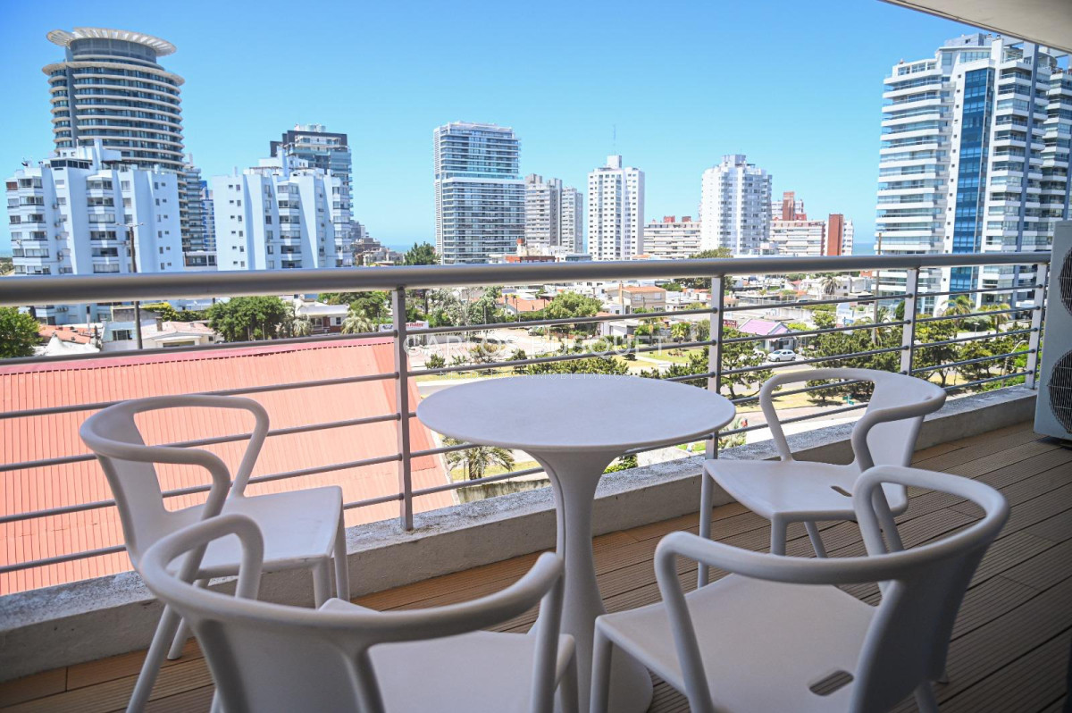 Apartamento ID.1453 - Apartamento en venta Playa Mansa Alexander Collection 3 suites y dependencia.
