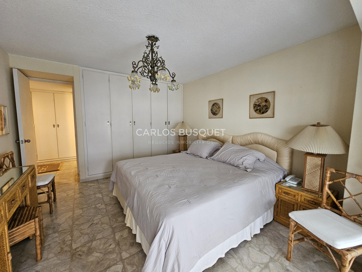 Apartamento ID.1234 - Apartamento en venta, de 3 dormitorios, en playa brava primera linea
