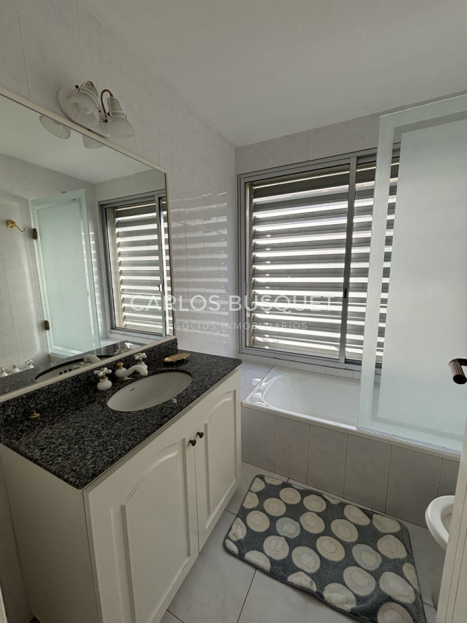 Apartamento ID.1305 - Apartamento en venta de 4 dormitorios en playa brava, frente al mar!