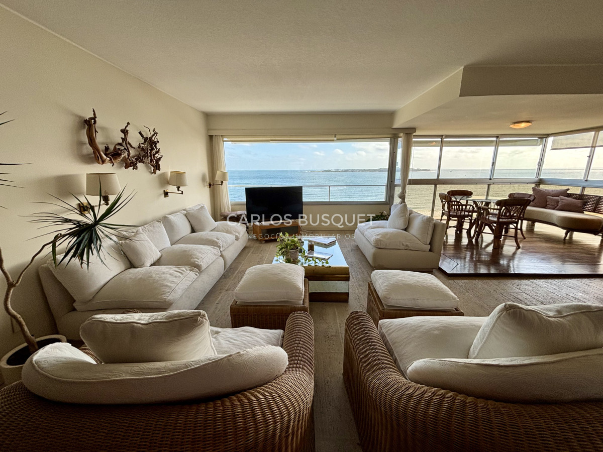 Apartamento ID.877 - Apartamento en venta de 3 dormitorios en suite, en Playa Mansa 