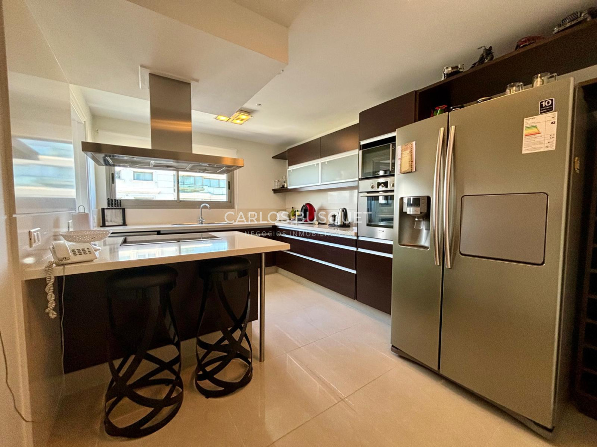 Apartamento ID.815 - Apartamento en venta de 4 dormitorios en exclusiva torre en playa brava! 