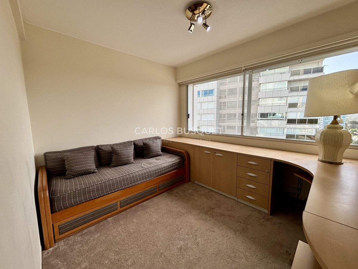 Apartamento ID.877 - Apartamento en venta de 3 dormitorios en suite, en Playa Mansa 