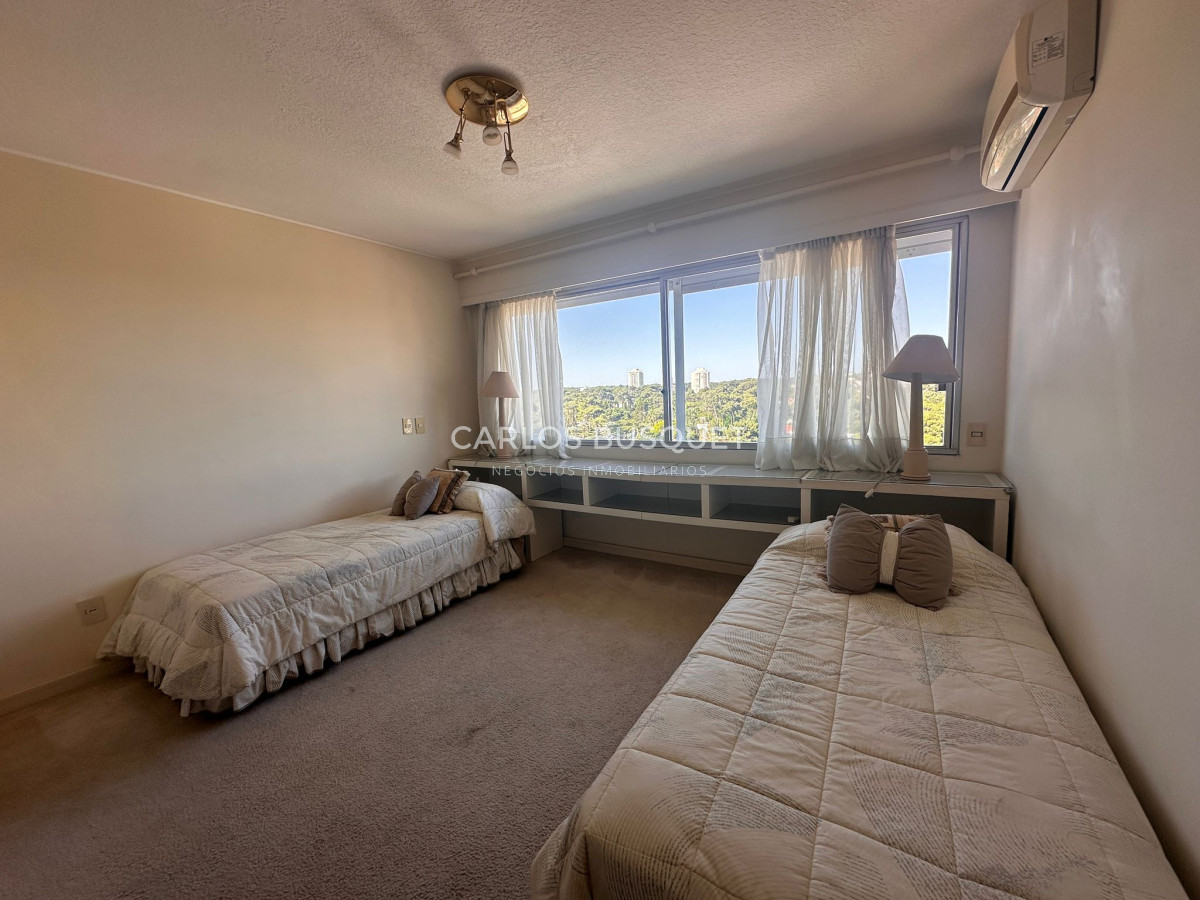 Apartamento ID.877 - Apartamento en venta de 3 dormitorios en suite, en Playa Mansa 