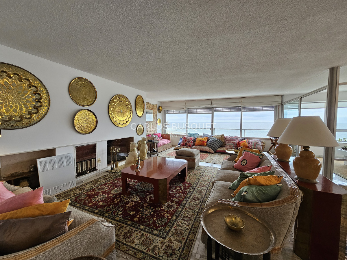 Apartamento ID.1234 - Apartamento en venta, de 3 dormitorios, en playa brava primera linea