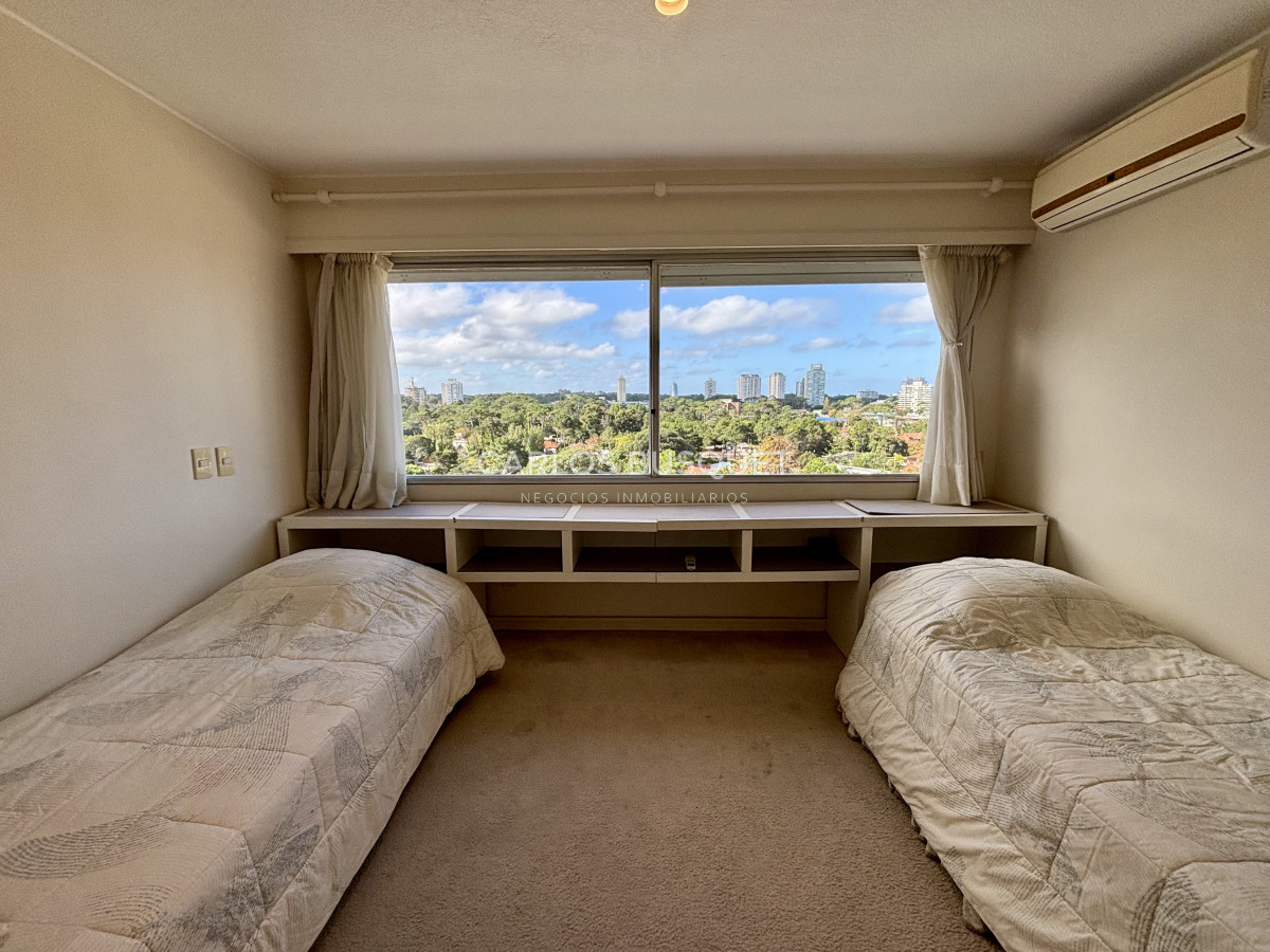 Apartamento ID.877 - Apartamento en venta de 3 dormitorios en suite, en Playa Mansa 