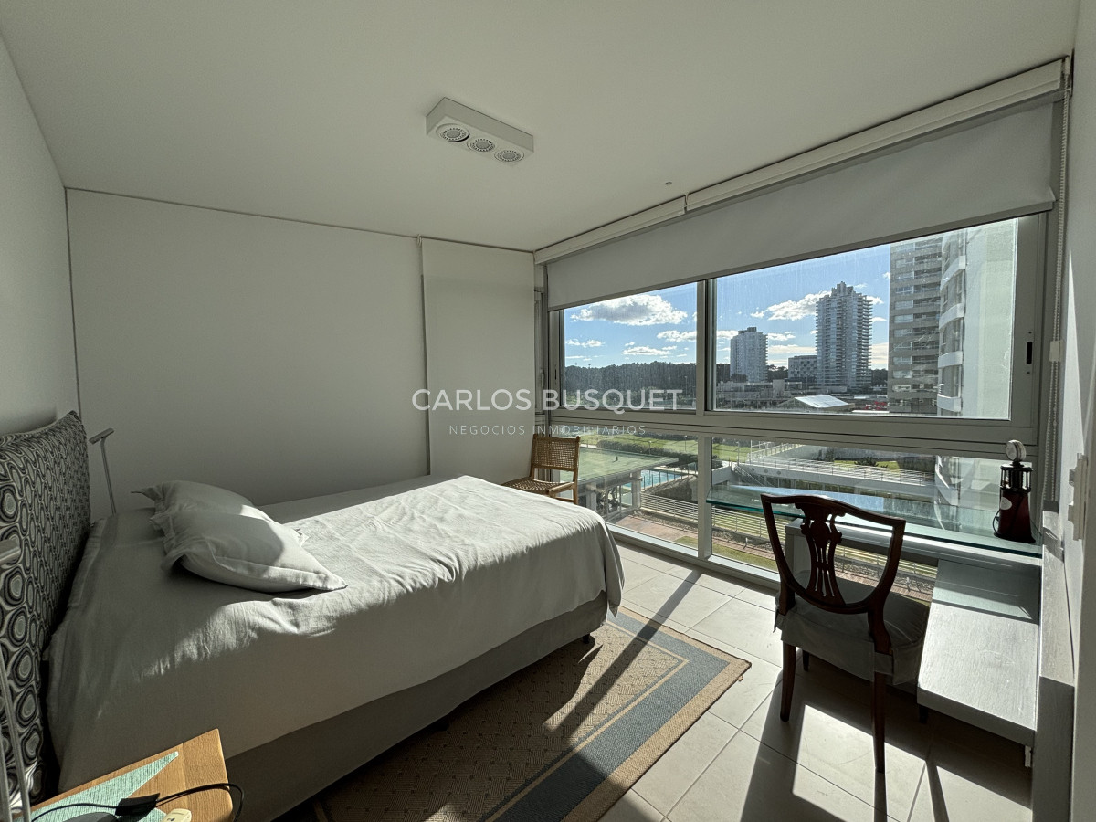 Apartamento ID.1102 - Apartamento en alquiler temporal de 3 dormitorios en suite, en playa Brava