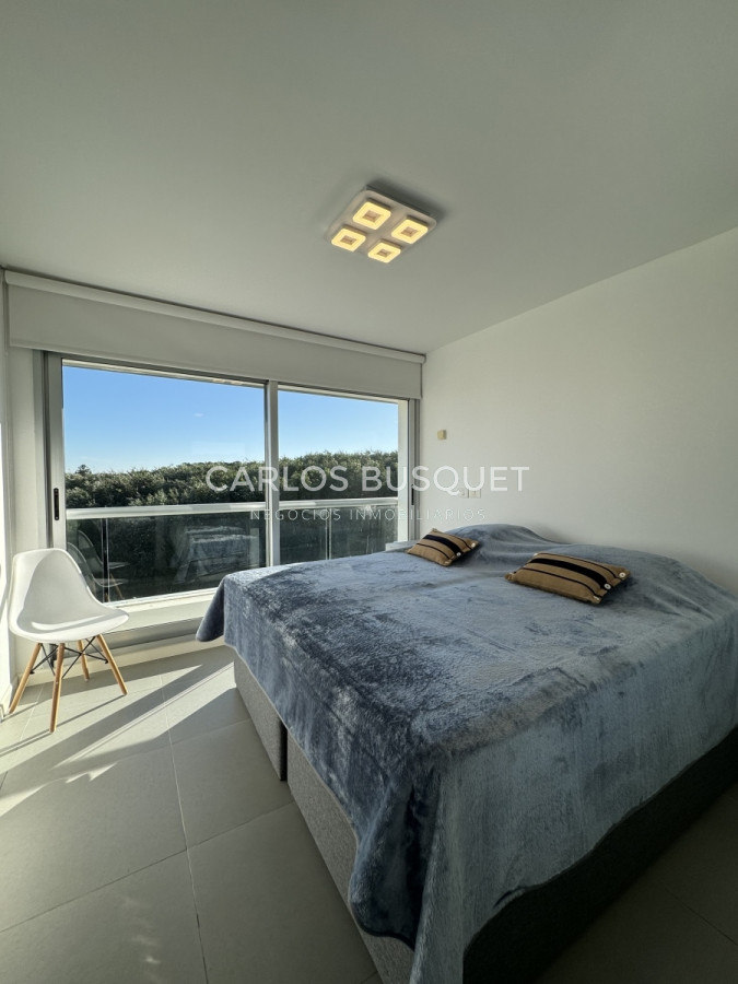 Apartamento ID.696 - Penthouse en venta, de 3 dormitorios en suite, en playa brava, primera linea