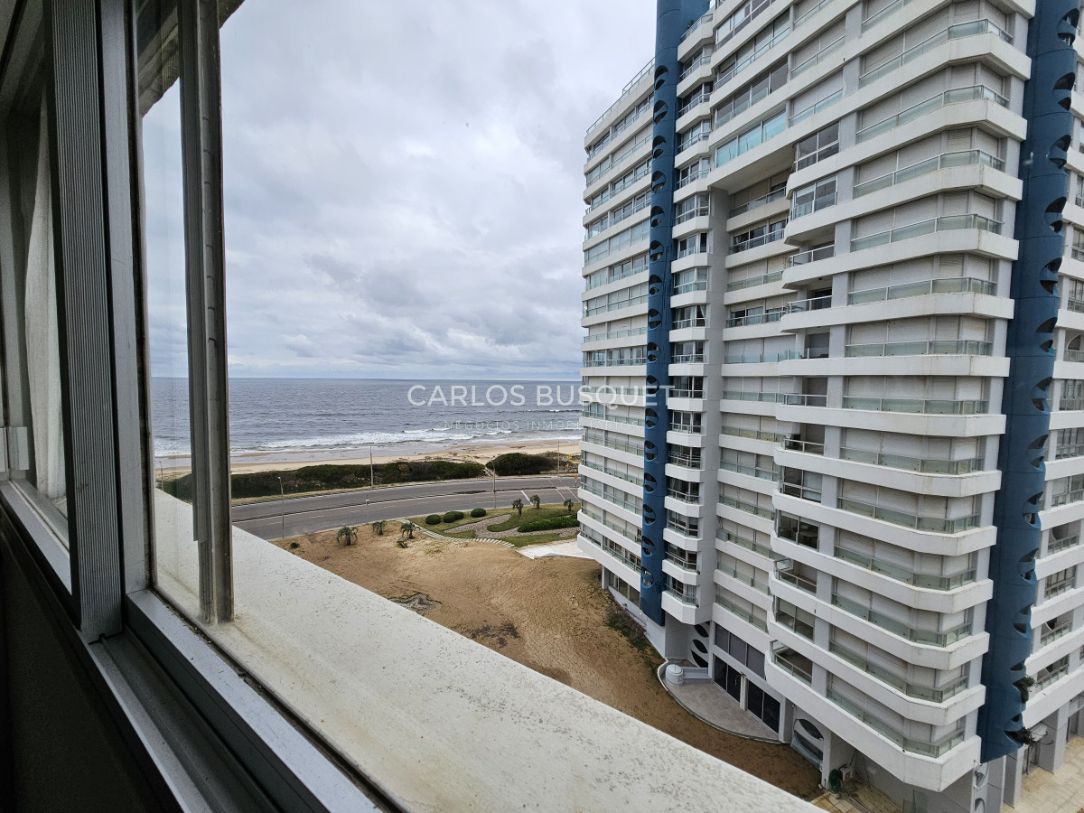 Apartamento ID.1234 - Apartamento en venta, de 3 dormitorios, en playa brava primera linea