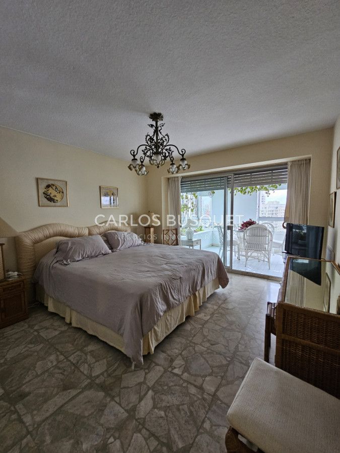 Apartamento ID.1234 - Apartamento en venta, de 3 dormitorios, en playa brava primera linea