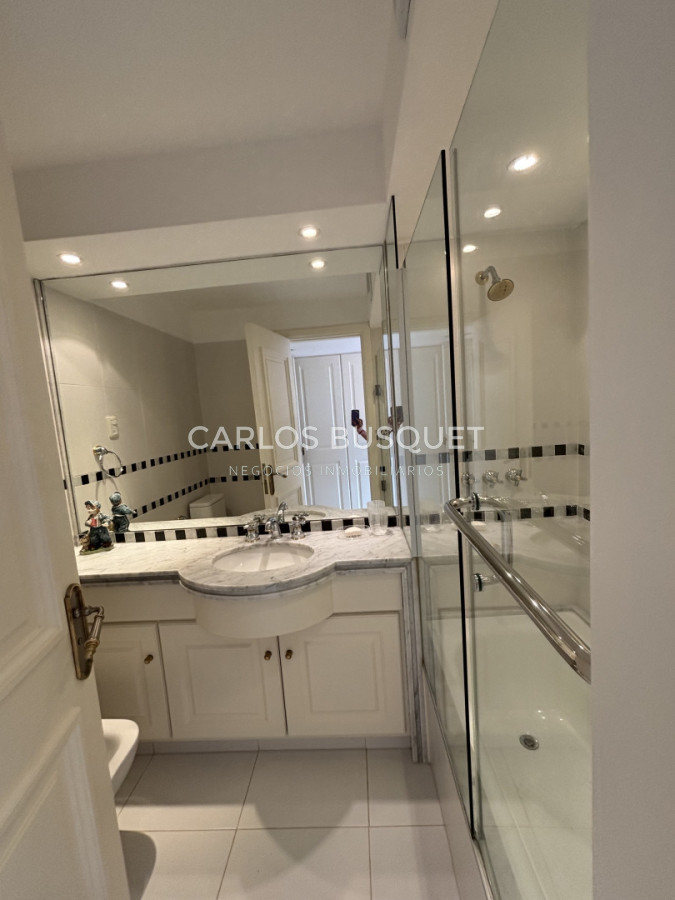 Apartamento ID.1563 - Venta apartamento de 4 dormitorios en Playa Brava, primera línea sobre el mar 