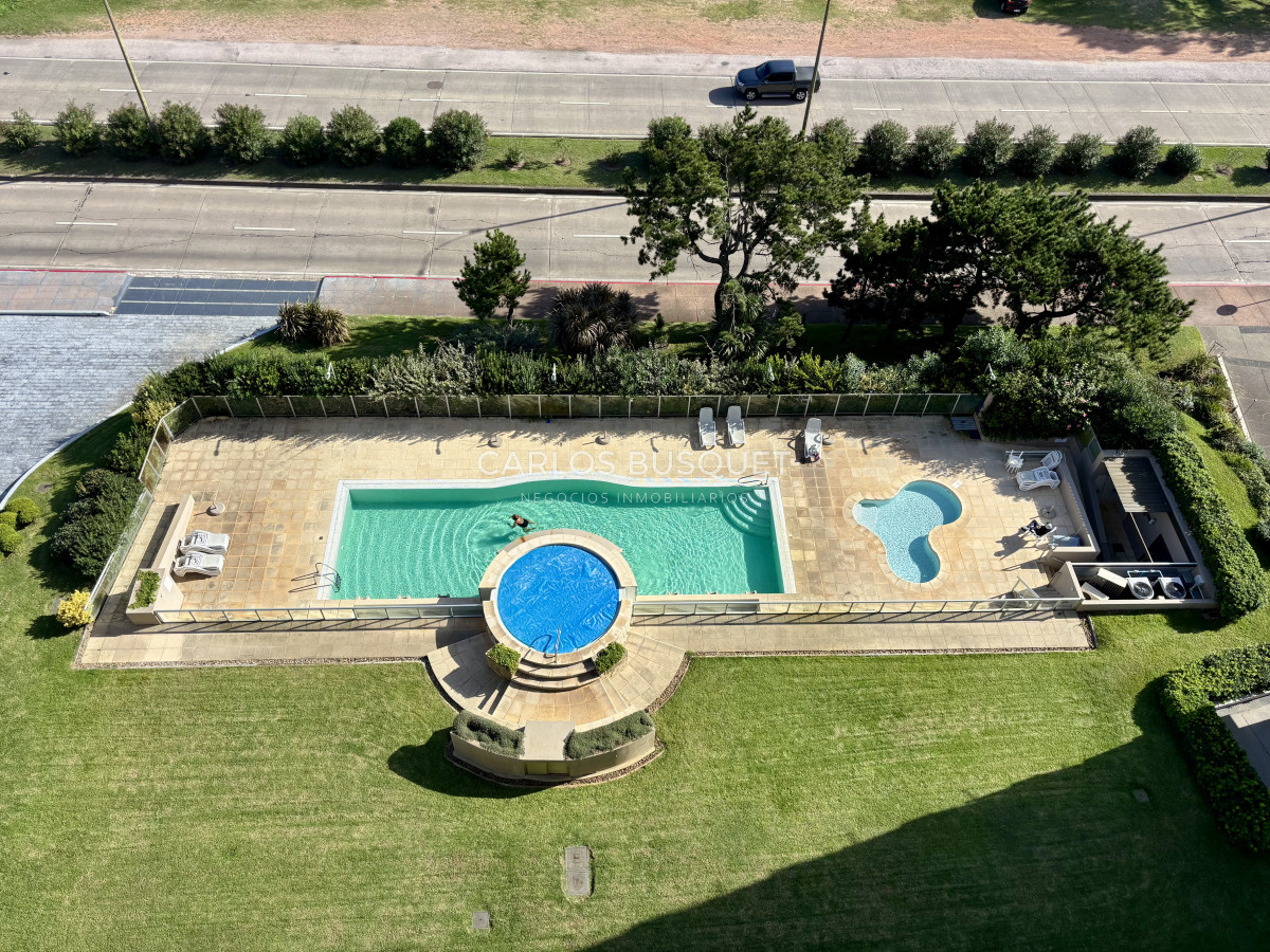 Apartamento ID.877 - Apartamento en venta de 3 dormitorios en suite, en Playa Mansa 