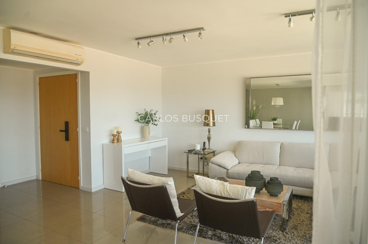 Apartamento ID.1453 - Apartamento en venta Playa Mansa Alexander Collection 3 suites y dependencia.