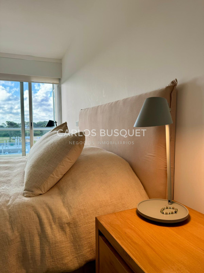 Apartamento ID.697 - Apartamento en alquiler temporal de 2 dormitorios, en playa brava, frente al mar