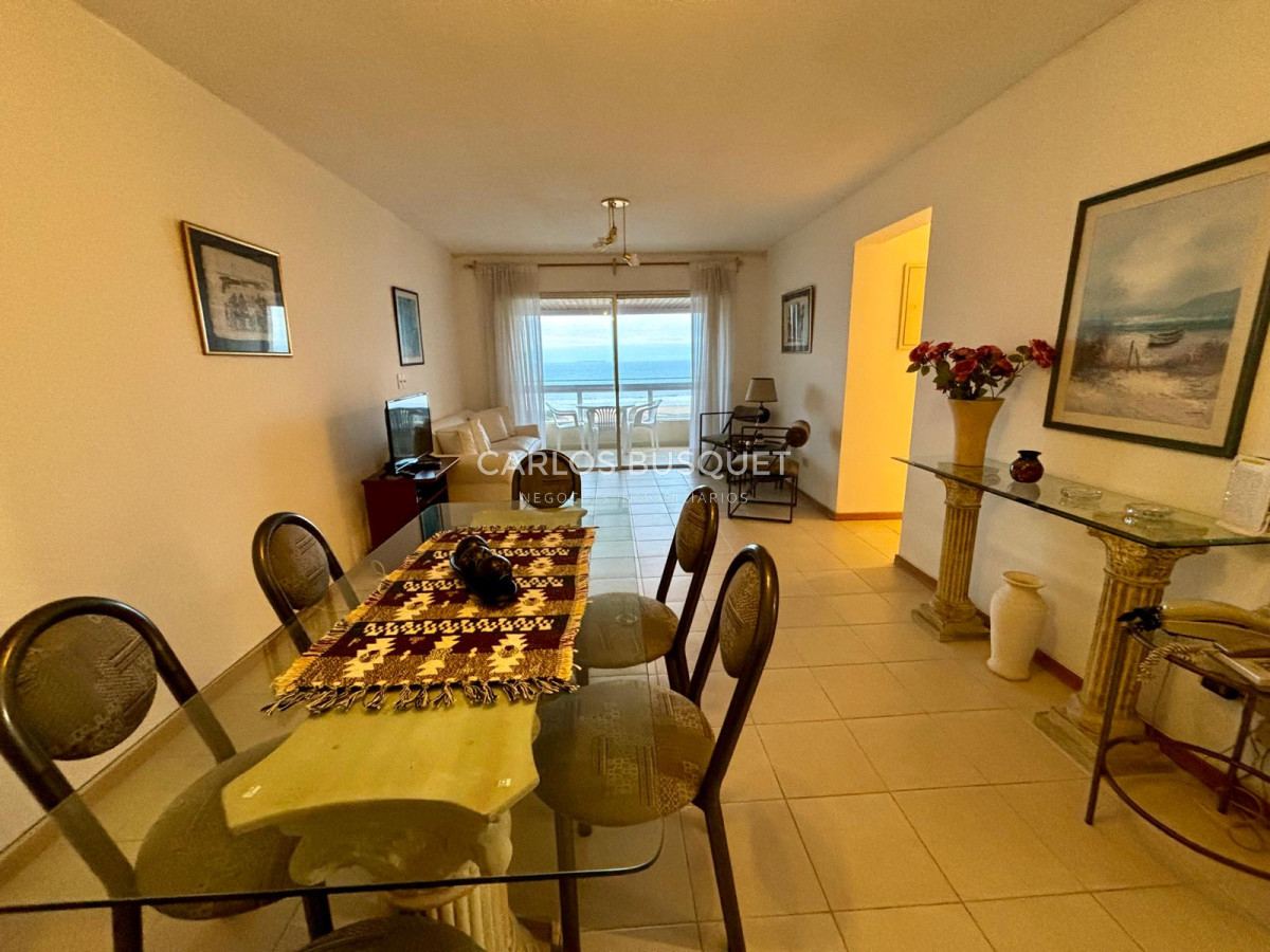 Apartamento ID.41 - Apartamento en venta de 2 dormitorios, playa brava, primera fila 
