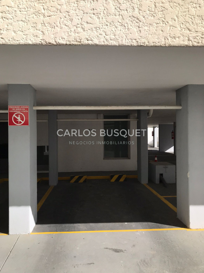 Apartamento ID.301 - En VENTA Apartamento 1era fila al mar Mansa, 4 dormitorios, parilla.
