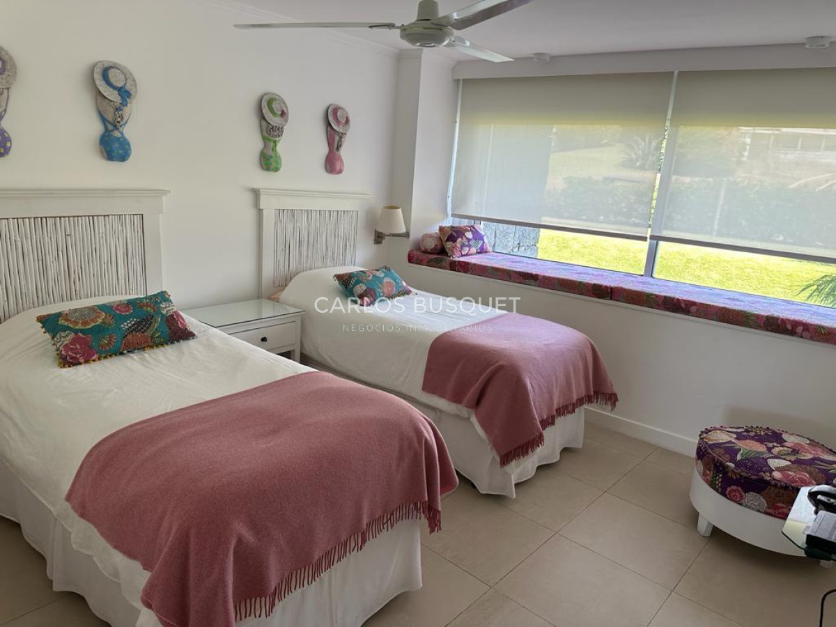 Apartamento ID.625 - Apartamento en alquiler temporal, de 3 dormitorios en suite en La Barra, Esturion Montoya