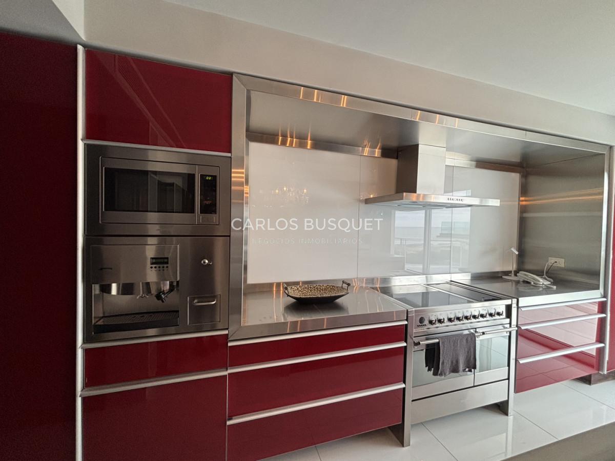 Apartamento ID.1558 - Venta apartamento de 4 dormitorios en Playa Brava, Penthouse con parrillero propio 