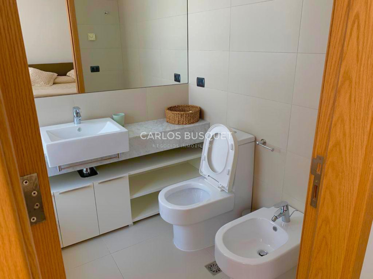 Apartamento ID.896 - Espectacular semipiso en venta en playa brava