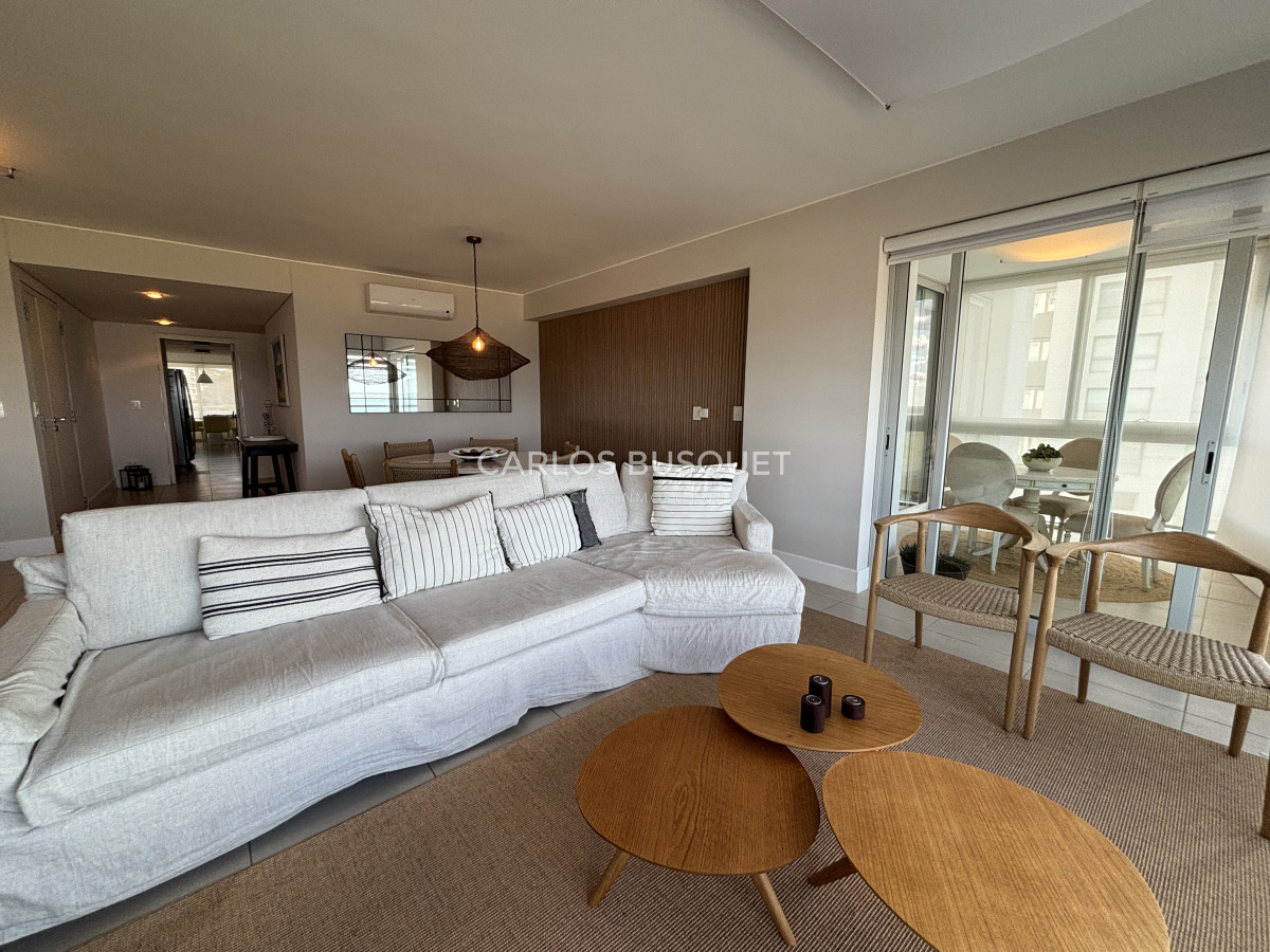 Apartamento ID.1102 - Apartamento en alquiler temporal de 3 dormitorios en suite, en playa Brava