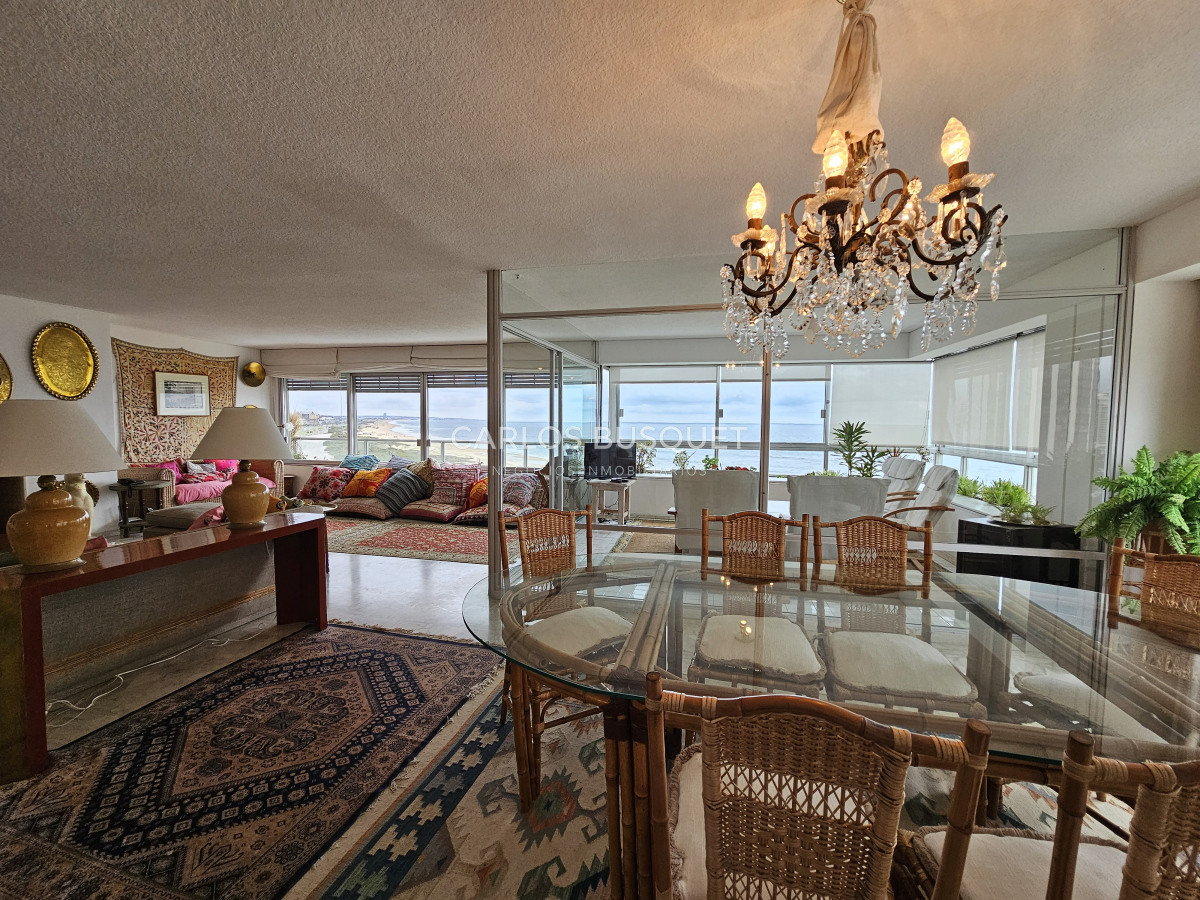 Apartamento ID.1234 - Apartamento en venta, de 3 dormitorios, en playa brava primera linea