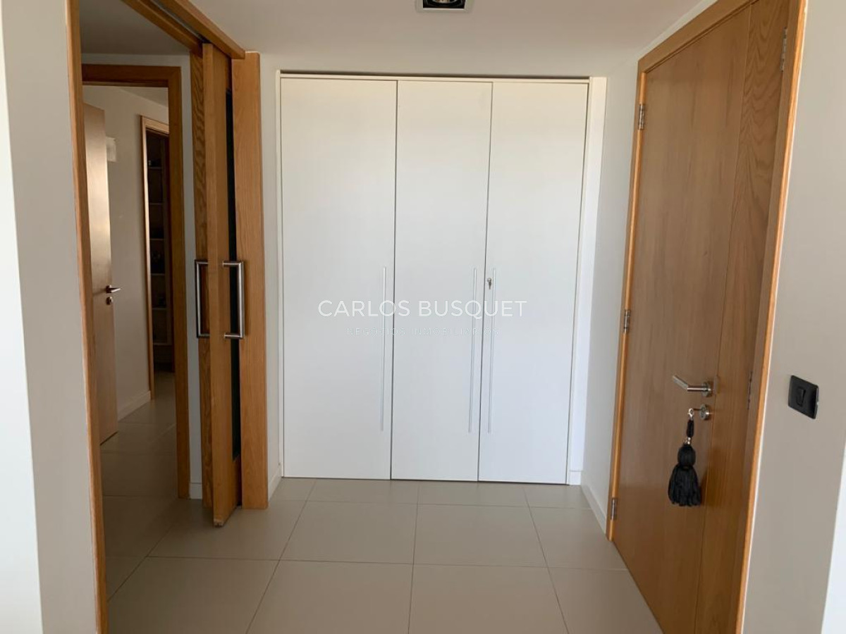 Apartamento ID.896 - Espectacular semipiso en venta en playa brava